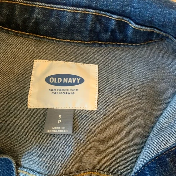 Old navy cropped Jean jacket - Picture 2 of 3